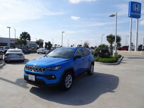 Used 2024 Jeep Compass Latitude image 1