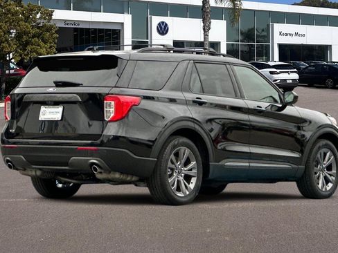 Used 2022 Ford Explorer XLT w/ Equipment Group 202A image 4