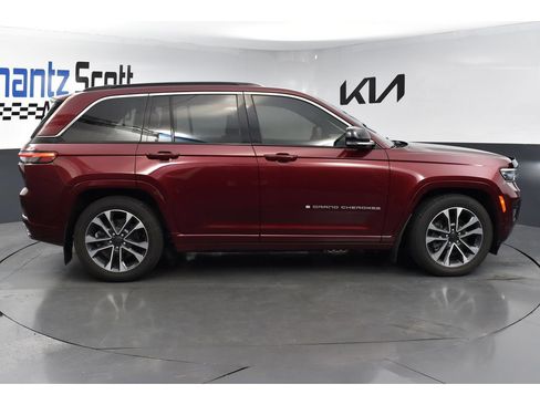 Used 2024 Jeep Grand Cherokee Overland AWD/4WD image 6