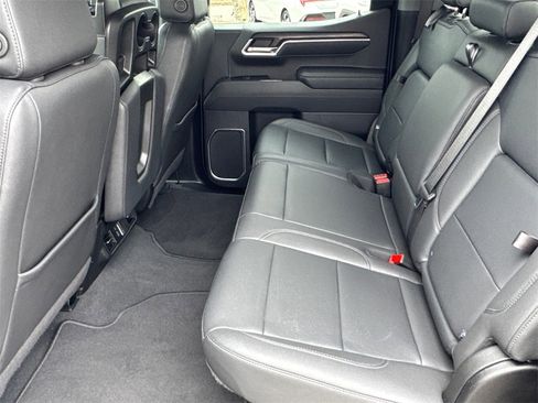 Used 2025 GMC Sierra 1500 SLT image 21