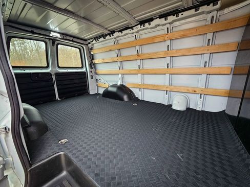 Used 2024 Chevrolet Express 2500 w/ Driver Convenience Package image 26