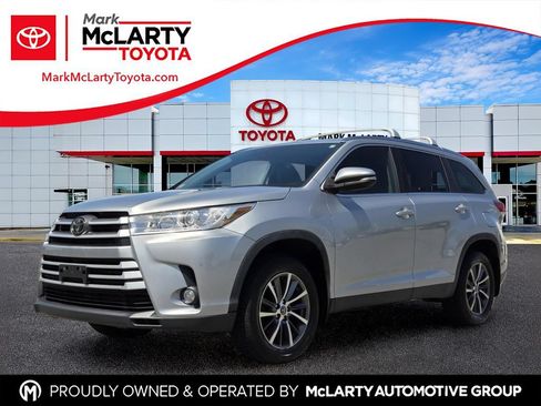 Used 2019 Toyota Highlander XLE AWD/4WD image 1