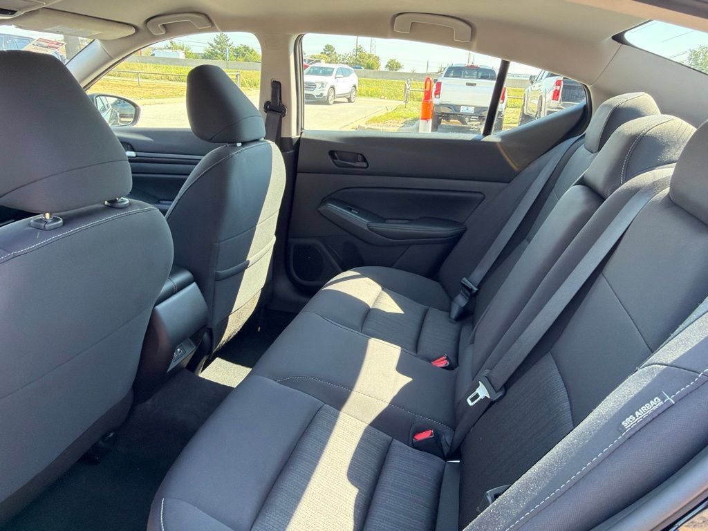 Used 2025 Nissan Altima 2.5 SV FWD image 12