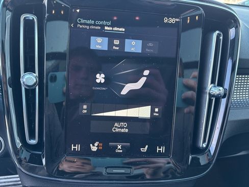 Used 2022 Volvo XC40 T5 R-Design w/ Climate Package image 24