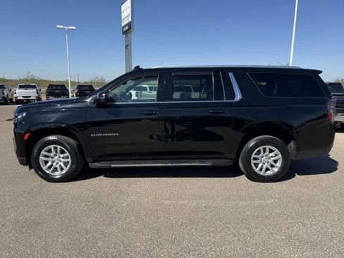 Used 2022 Chevrolet Suburban LT w/ Luxury Package image 5