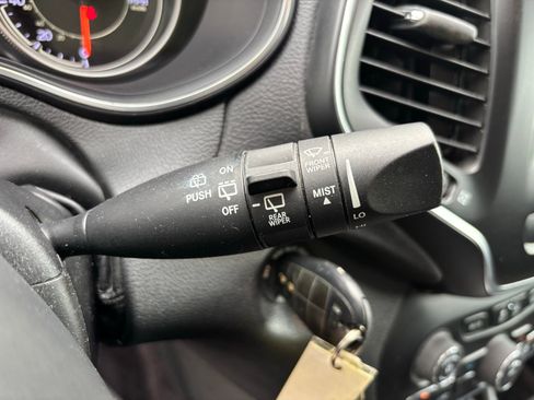 Used 2019 Jeep Cherokee Latitude w/ Popular Appearance Group image 20