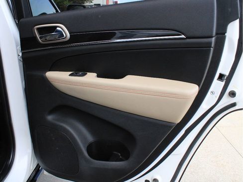 Used 2016 Jeep Grand Cherokee Limited 75th Anniversary AWD/4WD image 28