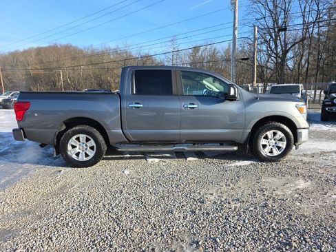 Used 2018 Nissan Titan SV w/ SV Convenience Package image 4