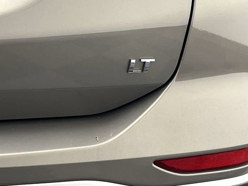 Used 2018 Chevrolet Equinox LT FWD image 29