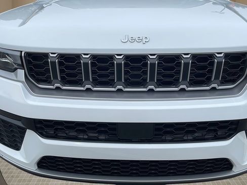 New 2026 Jeep Grand Cherokee L Limited image 9