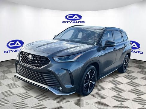 Used 2022 Toyota Highlander XSE image 9