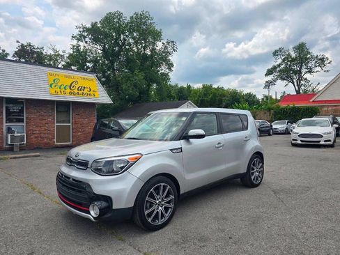Used 2018 Kia Soul ! w/ Tech Package FWD image 3