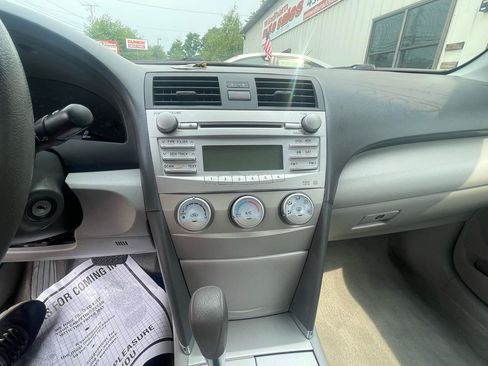 Used 2010 Toyota Camry LE FWD image 14