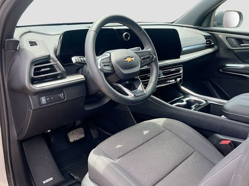 Used 2026 Chevrolet Traverse LT w/ Driver Confidence Package FWD image 9