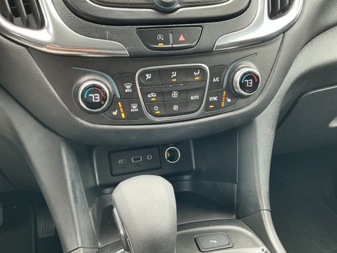 Used 2023 Chevrolet Equinox LT AWD/4WD image 11