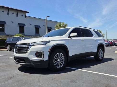 Certified 2023 Chevrolet Traverse LT FWD image 2