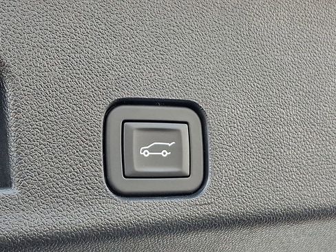 Certified 2025 Chevrolet Traverse LT image 32