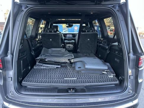 Used 2022 Jeep Wagoneer Series III w/ Premium Group I image 14