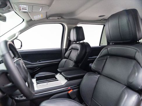 New 2027 Lincoln Navigator Premiere RWD image 14