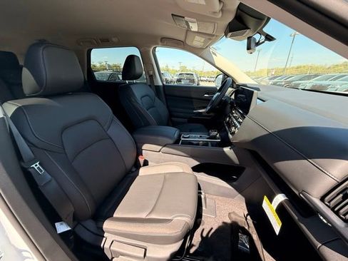 New 2026 Nissan Pathfinder SL image 19