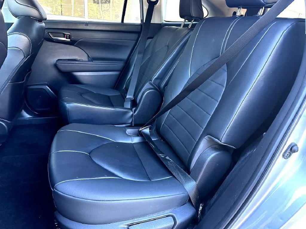 Used 2023 Toyota Highlander XLE FWD image 18