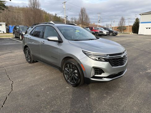 Used 2023 Chevrolet Equinox RS image 2