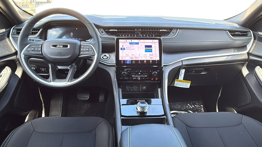 New 2027 Jeep Grand Cherokee Laredo X RWD image 17