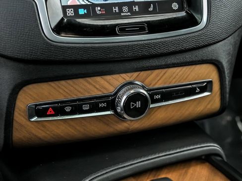 Used 2024 Volvo XC90 B5 Plus AWD/4WD image 28