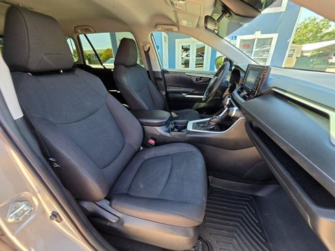 Used 2020 Toyota RAV4 LE FWD image 26