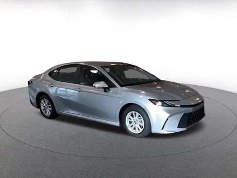 Used 2025 Toyota Camry LE FWD image 2