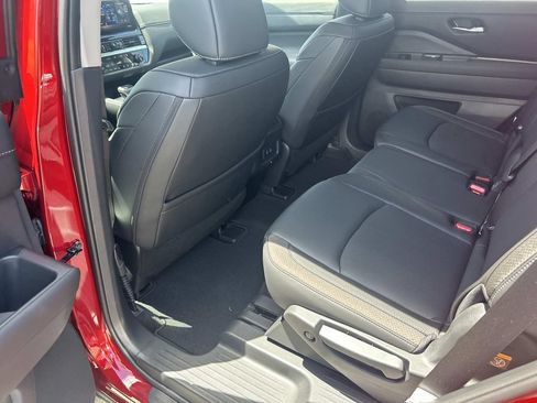 New 2026 Nissan Pathfinder SL w/ SL Premium Package (P04) AWD/4WD image 21