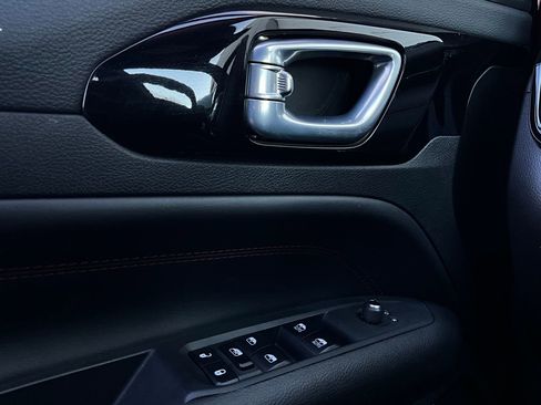 Used 2025 Jeep Compass Trailhawk image 20