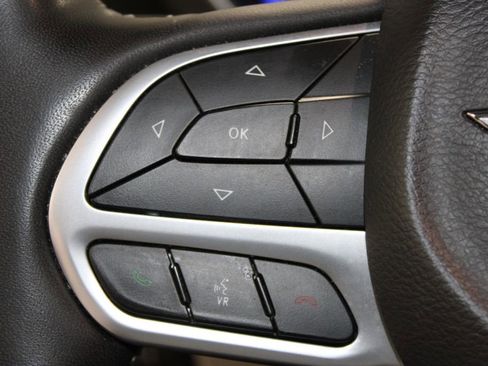 Used 2023 Chrysler Pacifica Touring-L FWD image 44