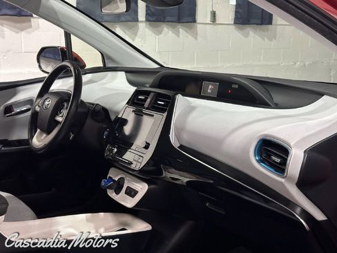 Used 2018 Toyota Prius Three FWD image 19