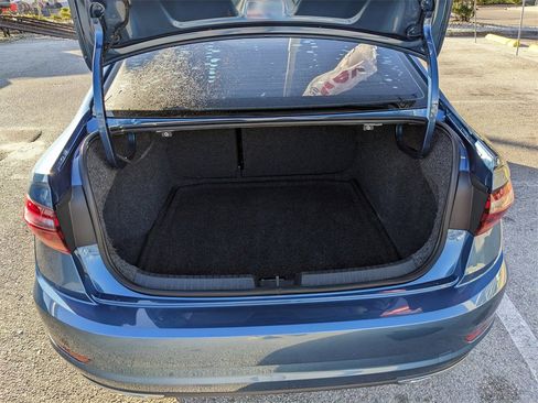 Used 2019 Volkswagen Jetta SEL Premium image 12