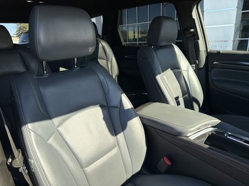 Used 2022 Buick Enclave Premium image 7