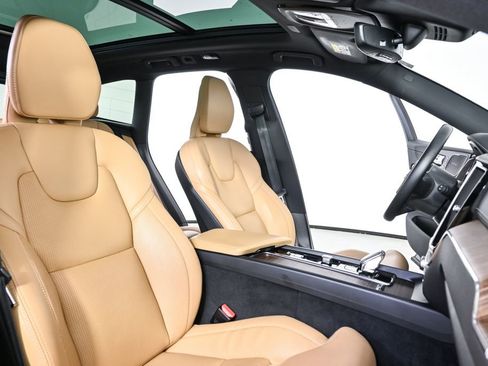 Used 2022 Volvo XC60 B5 Inscription w/ Climate Package image 26