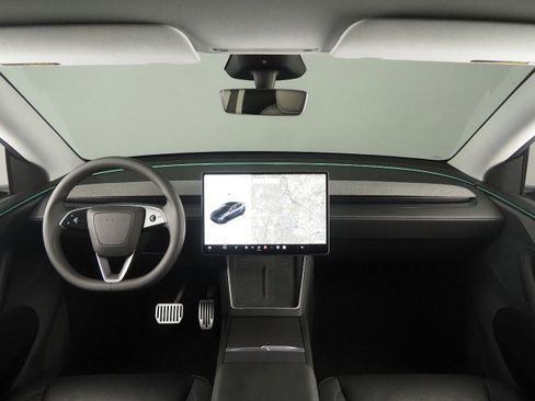 Used 2026 Tesla Model Y Long Range RWD image 3