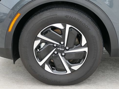 Certified 2025 Kia Sportage LX image 10