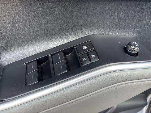 Used 2023 Toyota Highlander LE image 14