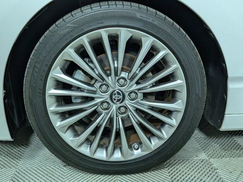Used 2019 Toyota Avalon Limited FWD image 30