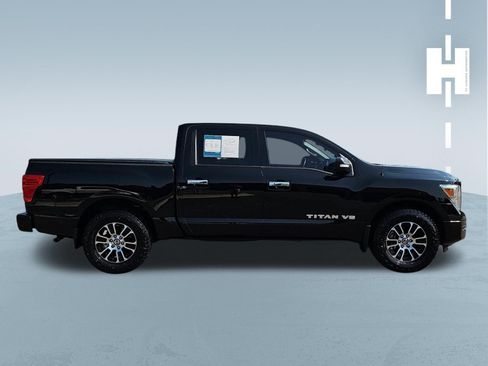 Used 2020 Nissan Titan SV w/ SV Convenience Package RWD image 3