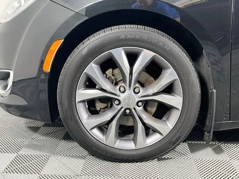 Used 2019 Chrysler Pacifica Limited w/ Tire & Wheel Group FWD image 35