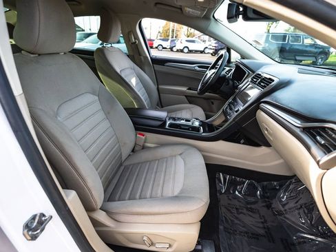 Used 2019 Ford Fusion SE image 28