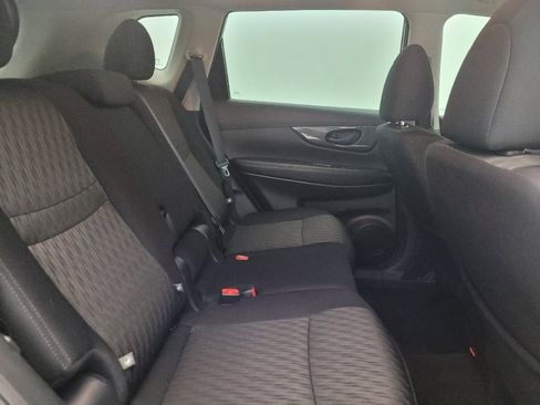 Used 2020 Nissan Rogue S FWD image 19