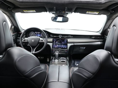 Used 2022 Maserati Quattroporte Trofeo RWD image 23