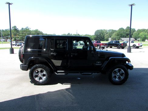Used 2016 Jeep Wrangler Unlimited Sahara w/ Connectivity Group image 4