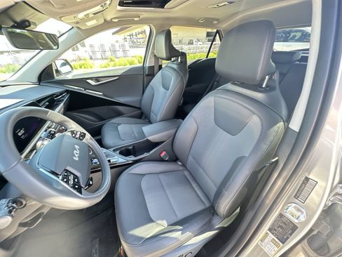 Used 2023 Kia Niro EX Touring FWD image 20