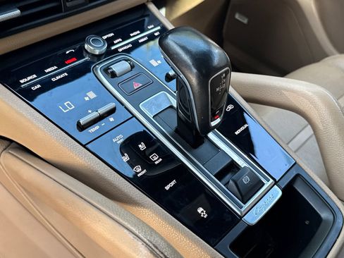 Used 2019 Porsche Cayenne AWD/4WD image 16