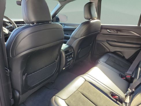 Certified 2025 Jeep Grand Cherokee Altitude AWD/4WD image 5